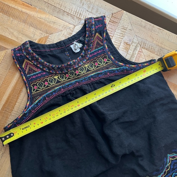 Gorgeous Anthropologie Akemi + Kin Mesa Black Embroidered Tank Top Size 4 - Picture 14 of 15